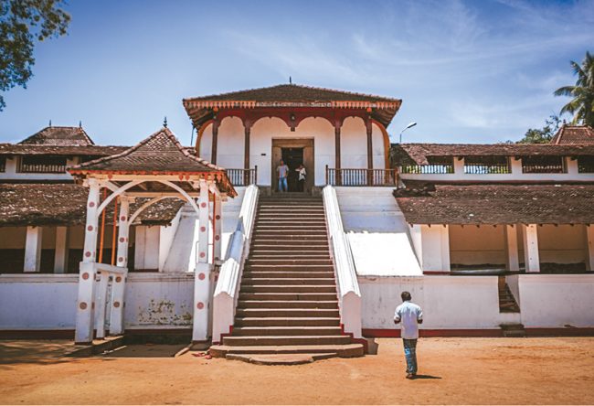 සබරගමු මහ සමන් දේවාලයේ
